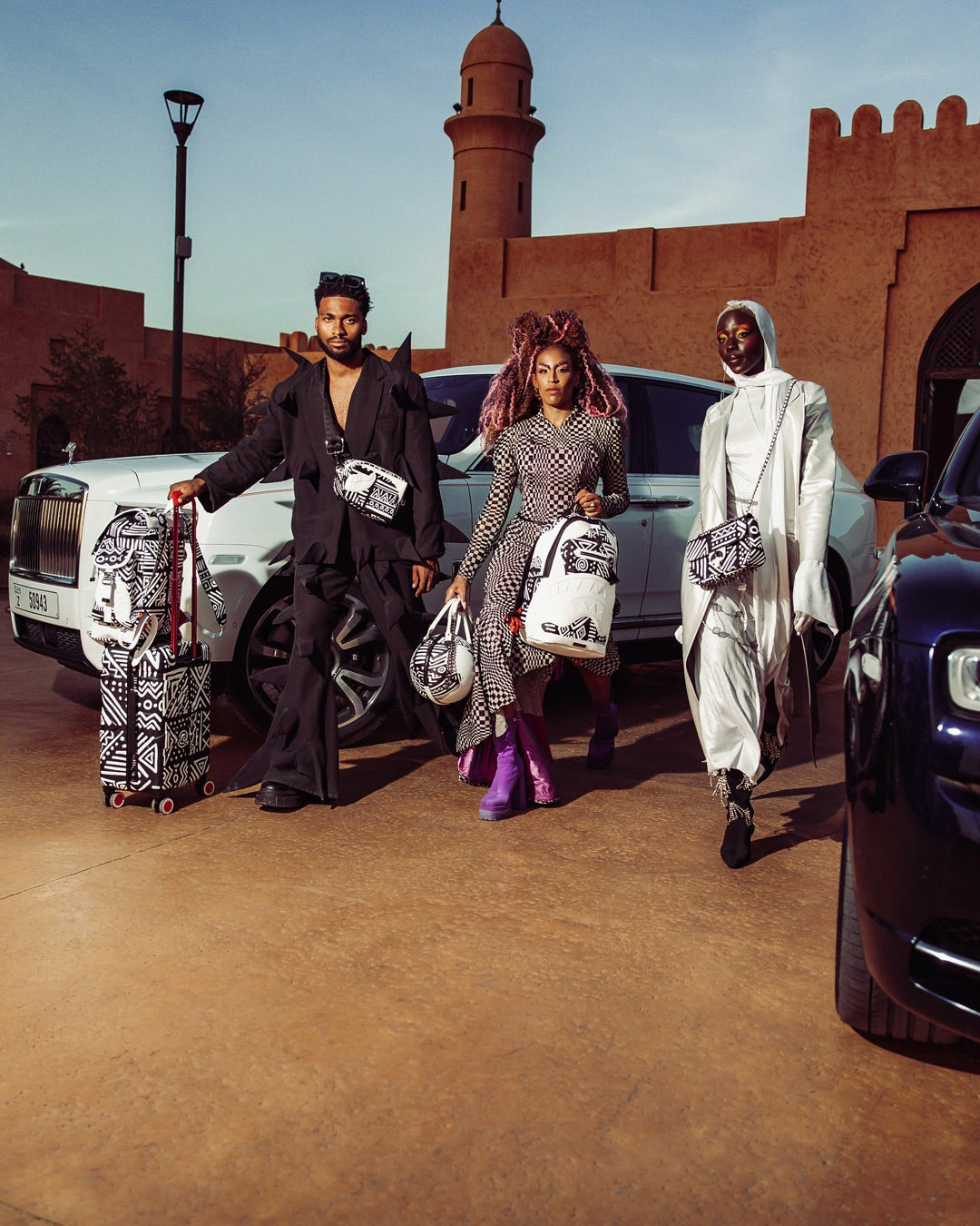 A.I.8 AFRICAN INTELLIGENCE - ORIGIN STORY SHARK HANDBAG