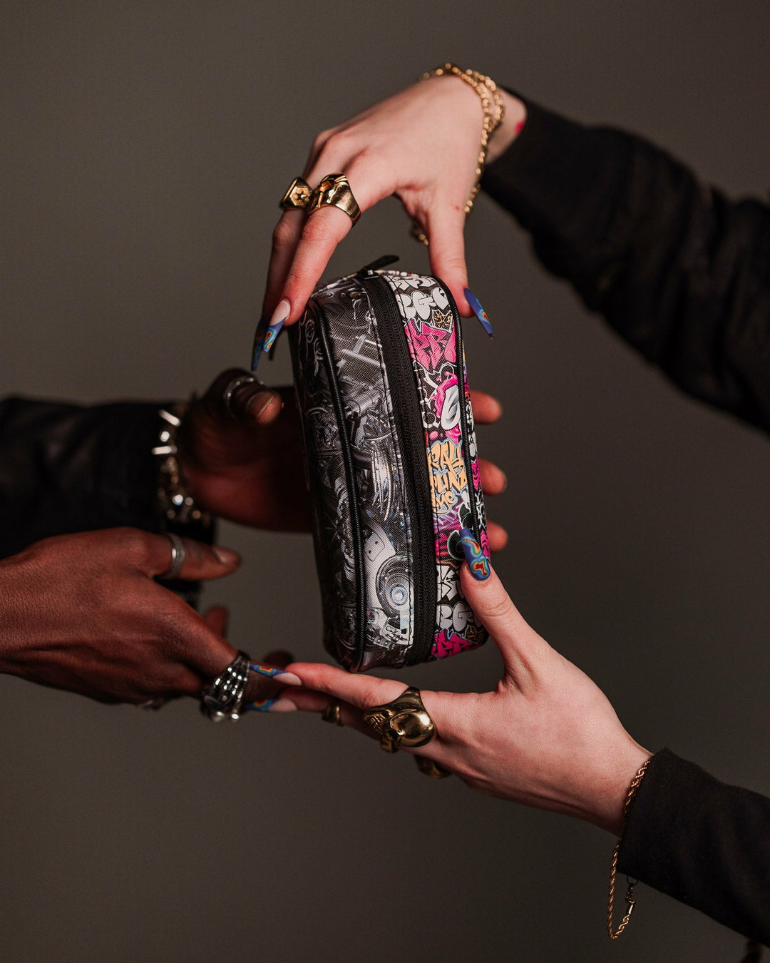 NEW CITY ANDROID POUCH