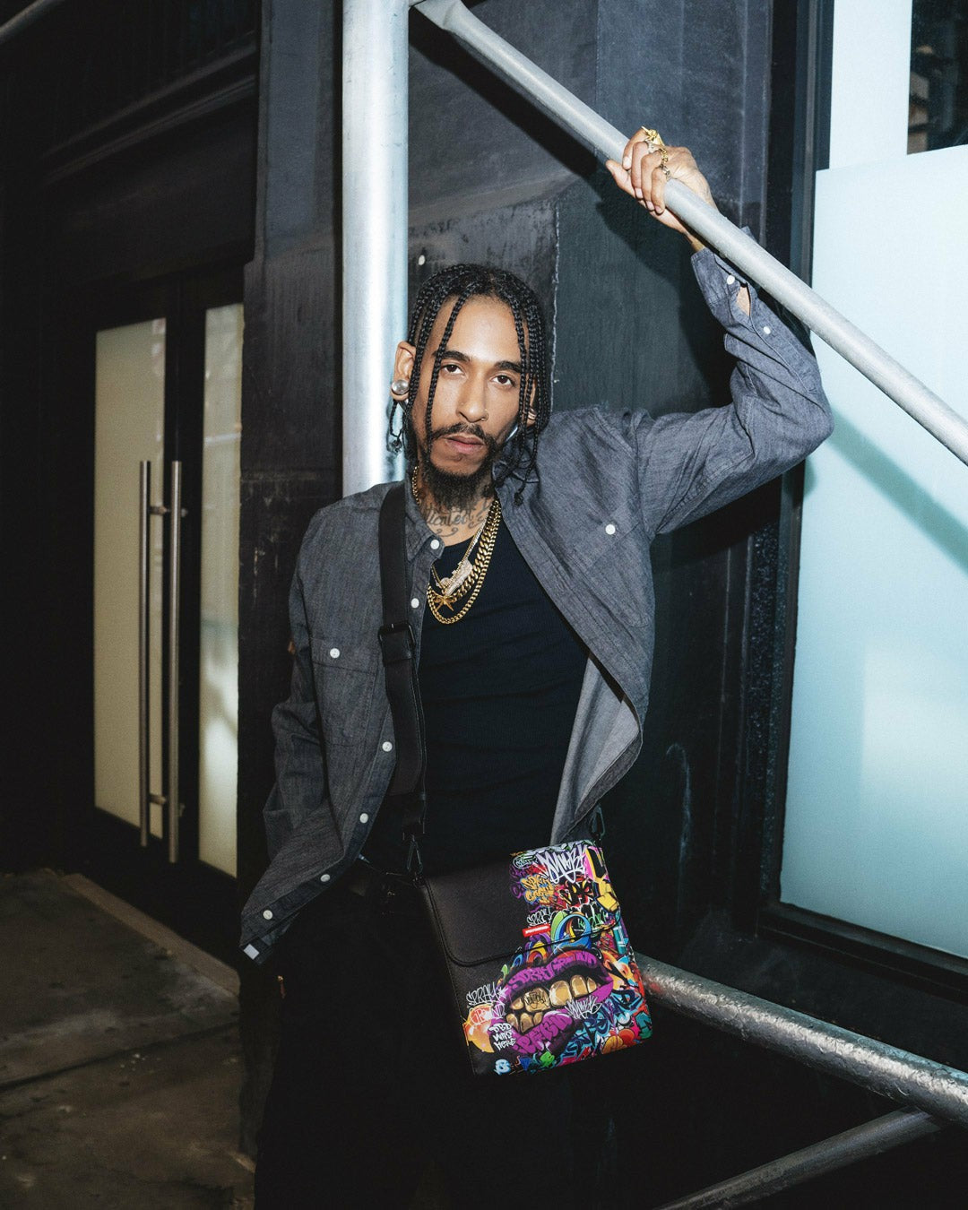 HALF GRAF LIPS MESSENGER BAG