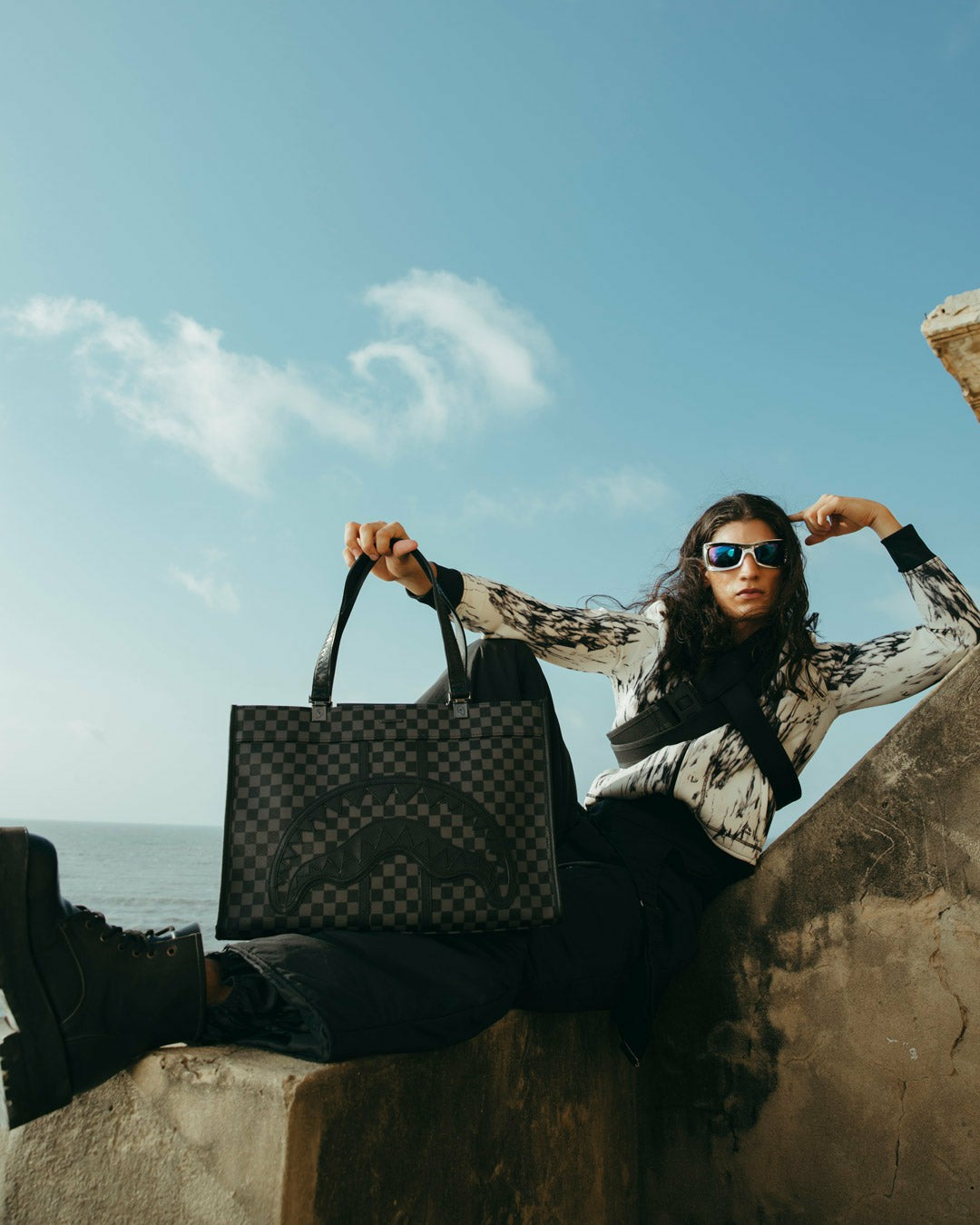 MIDNIGHT CHATEAU TORTUGA TOTE