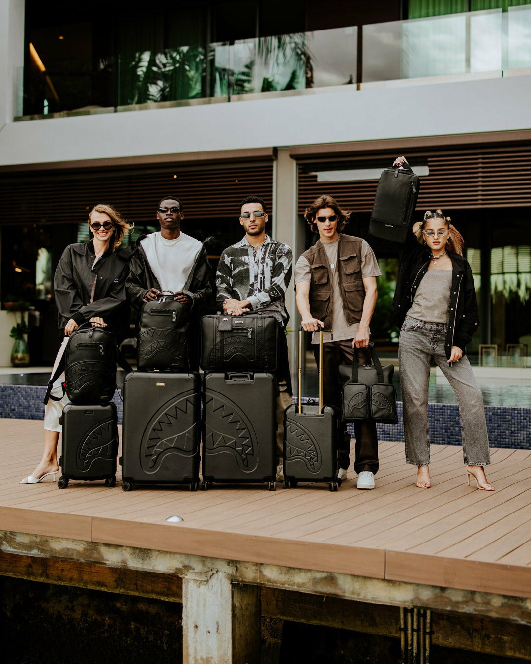 REALITY CHECK SHARKITECTURE CARRY-ON JETBLACK LUGGAGE (GUNMETAL HARDWA