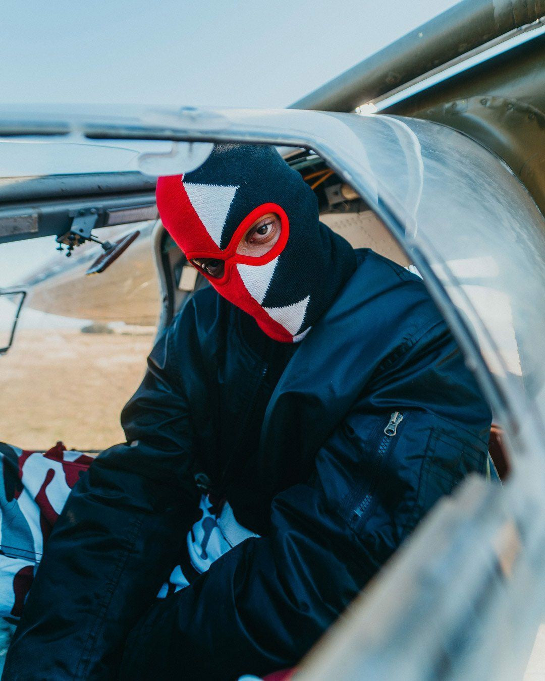 VERTICAL SHARK SKI MASK