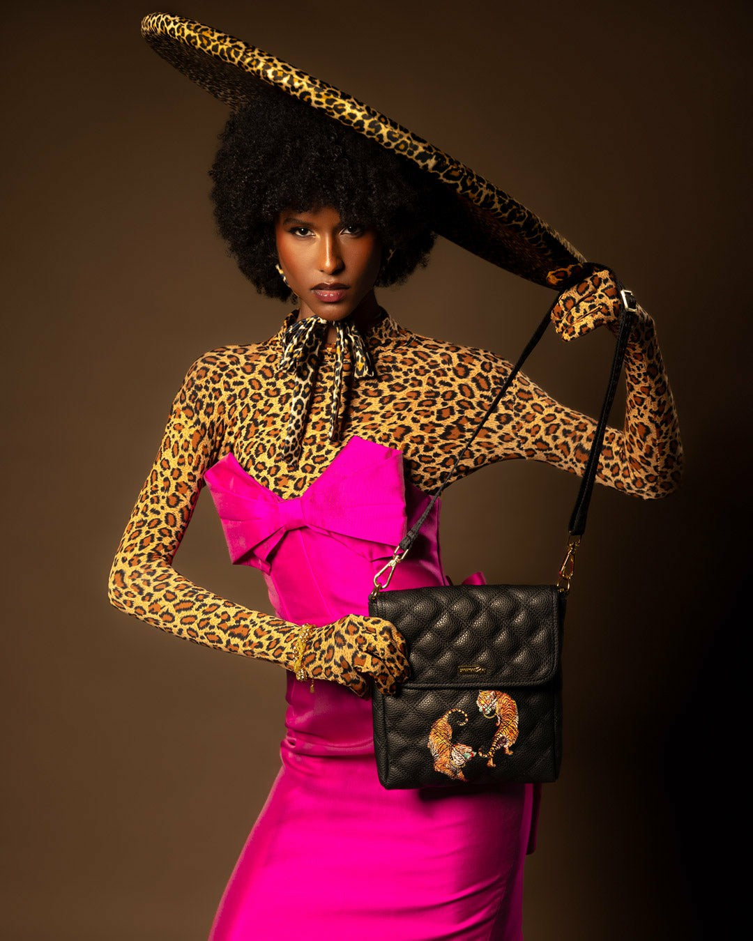 CATWALK CURRENCY MESSENGER SLING BAG