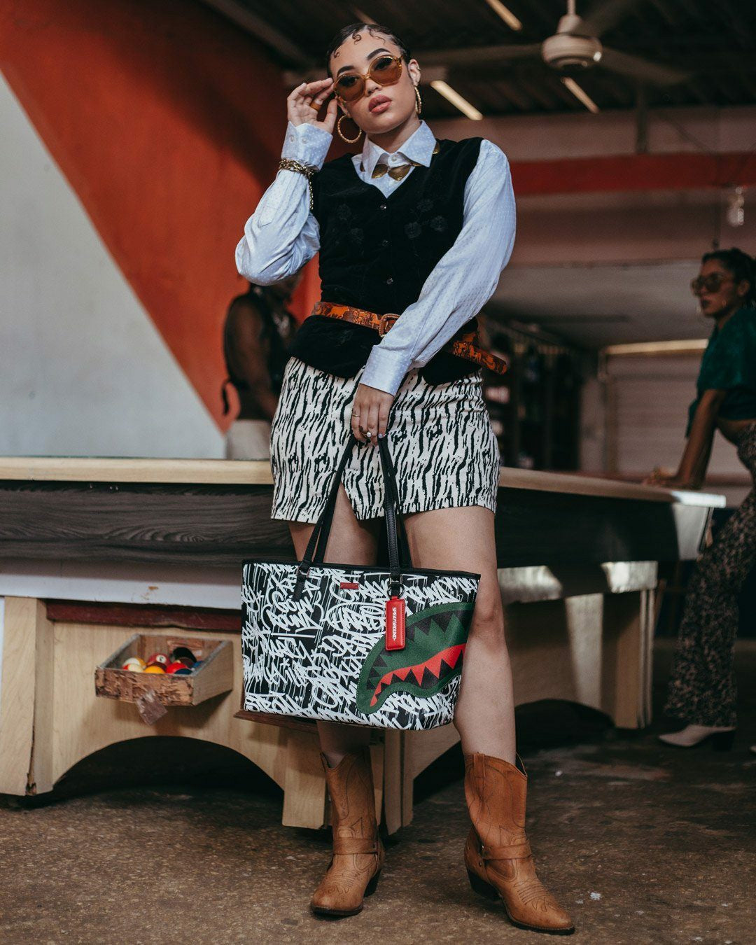 NIGHT NIGHT TOTE